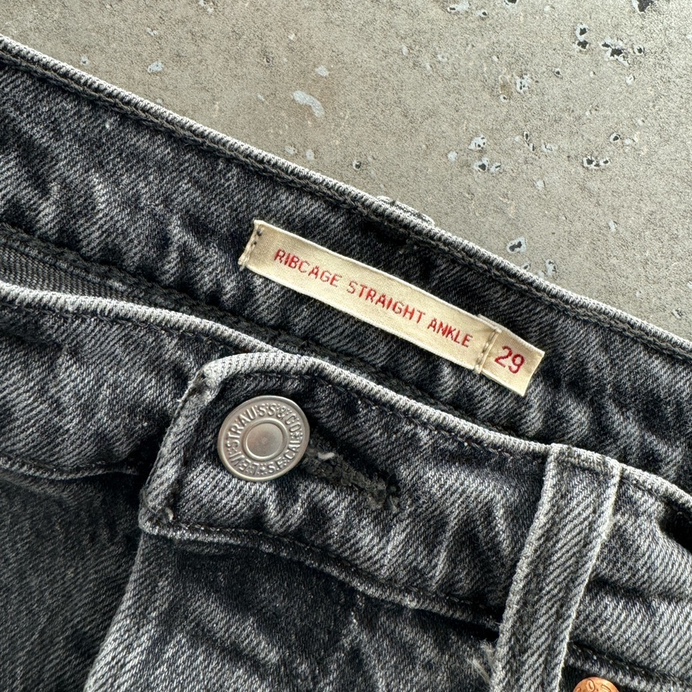 Levi’s Ribcage Jeans - Picture 3 of 3